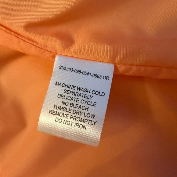 Roper Women's Red Puffer Vest - Picture 5 of 9